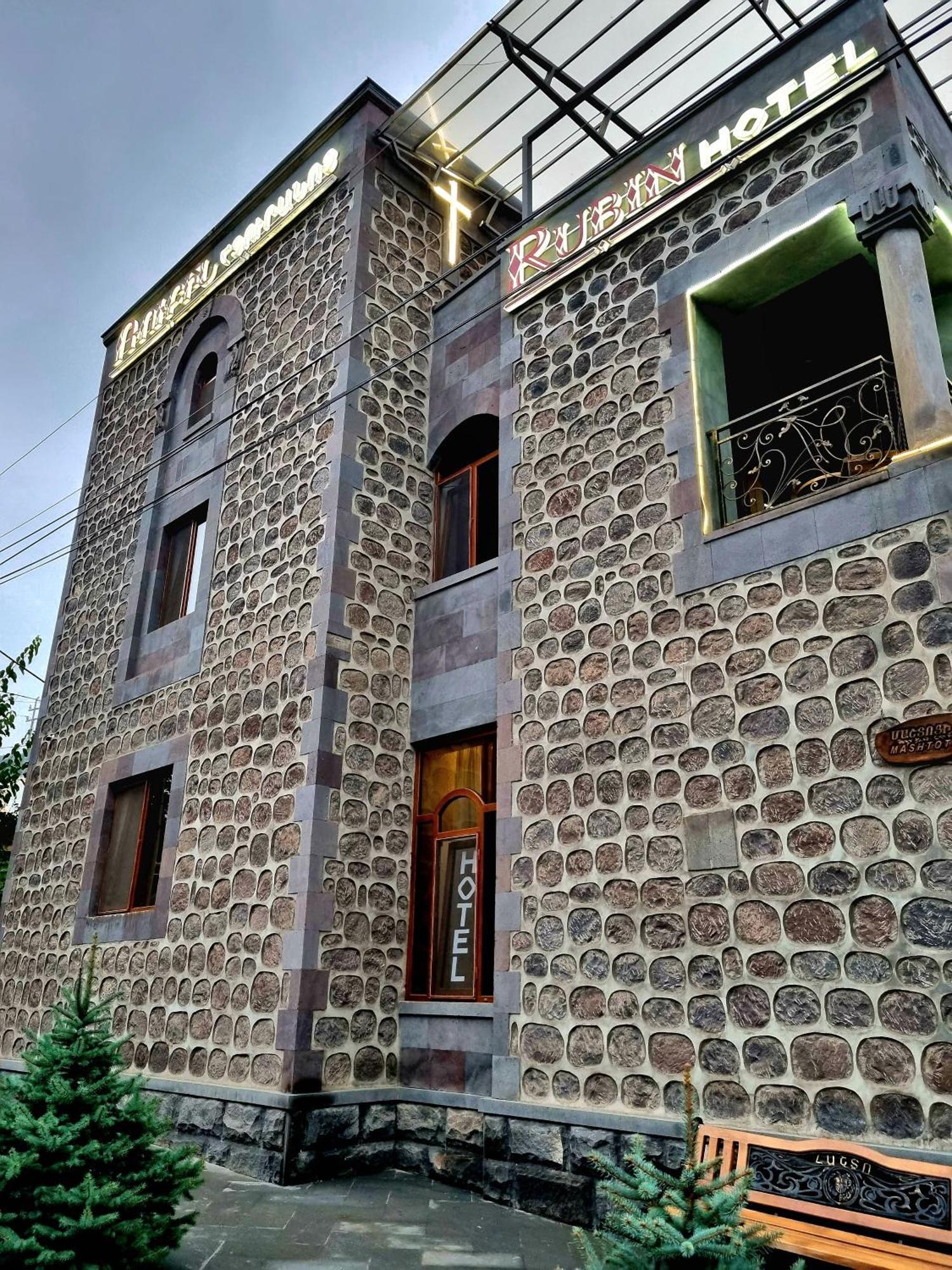 Rubin Hotel Goris Exterior photo